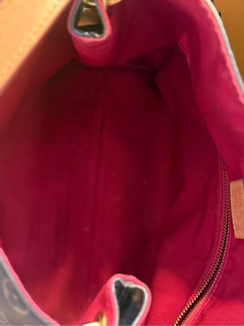 Louis Vuitton Monogram Hobo Shoulder Bag with Pink Interior - Picture 5 of 5